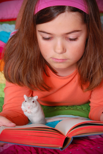 Education-Quizzes-Girl-With-Gerbil